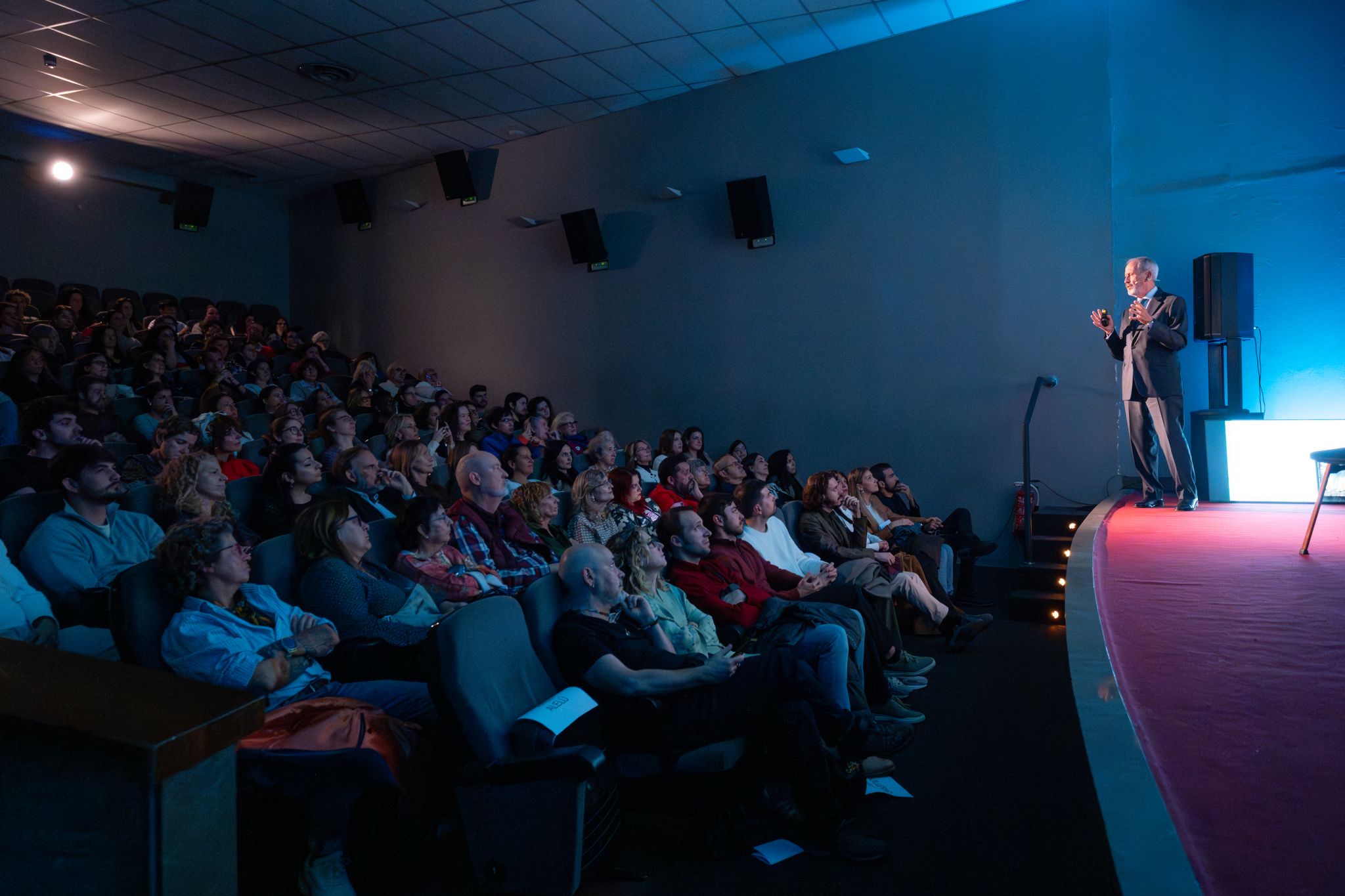 Nuestro director José Luis Marín reúne a 400 personas en la presentación de su nuevo libro
