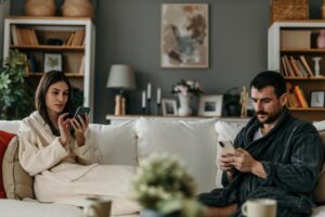 Apego evitativo en pareja